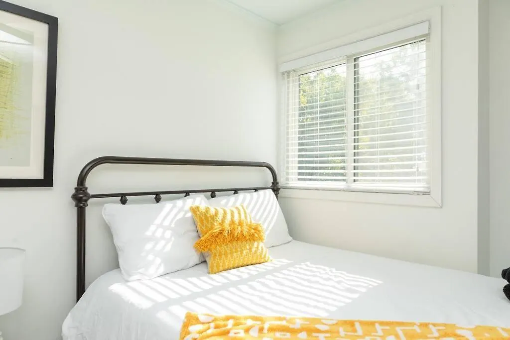 Nashville Modern Large 2Br Family Suite Sleeps 8 Guests With Private Balcony And Optional Parking Near Parthenon & Broadway
