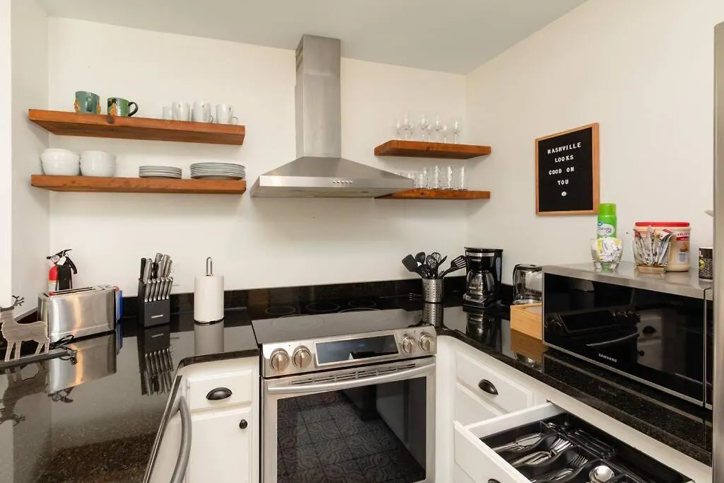 Nashville Modern Large 2Br Family Suite Sleeps 8 Guests With Private Balcony And Optional Parking Near Parthenon & Broadway Estados Unidos