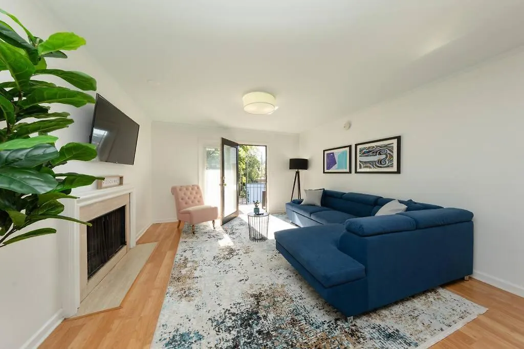 Nashville Modern Large 2Br Family Suite Sleeps 8 Guests With Private Balcony And Optional Parking Near Parthenon & Broadway Apartamento