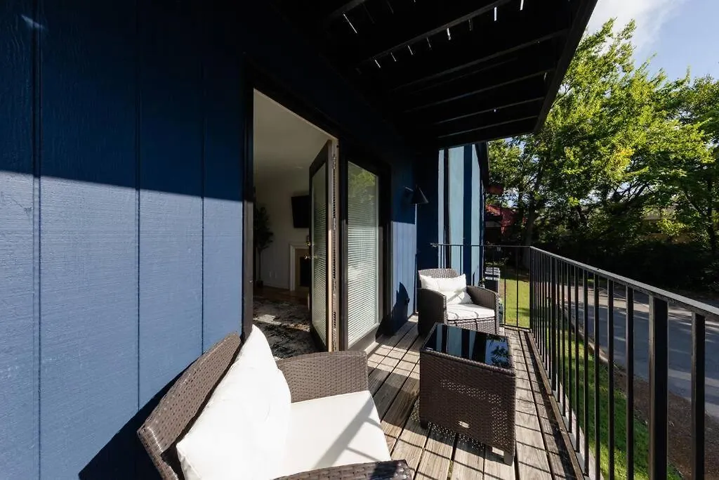 Nashville Modern Large 2Br Family Suite Sleeps 8 Guests With Private Balcony And Optional Parking Near Parthenon & Broadway
